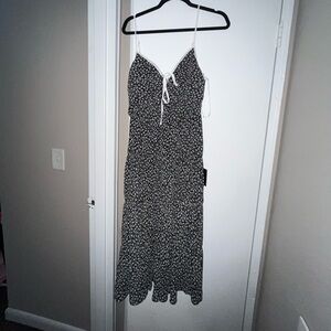 NWT Lulu’s white and black flower print midi dress size M